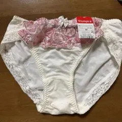Triumph レース装飾ショーツ Mサイズ