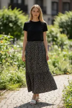 美品ナノユニバース 小花柄 ティアードロングスカート 黒 S〜M相当36 夏秋のサムネイル