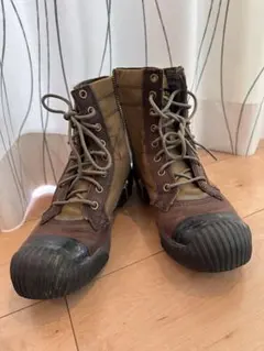 ジッパー付きハイカットブーツ