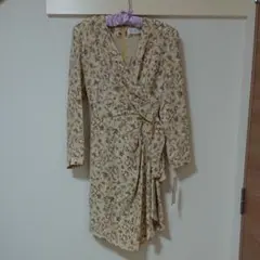 レトロ花柄ワンピース 肩パッド付き