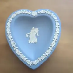 WEDGWOOD ハート型ブルー陶器皿のサムネイル