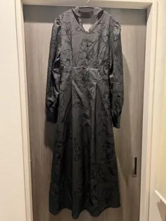 花柄刺繍の黒ワンピース③ 【期間限定値下げ中】