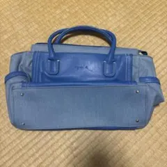 青いレザーと布のハンドバッグ