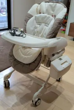 コンビ　ネムリラAT 電動ハイローチェア オートスウィングゆりかご クリーム色 コンビ ネムリラAT 電動ハイローチェア オートスウィングゆりかご