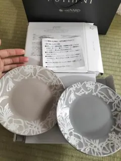 新品未使用メナードグレー系花柄陶器皿2枚セットのサムネイル