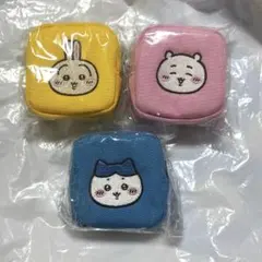 ちいかわ カラビナつき刺繍スクエアミニポーチ