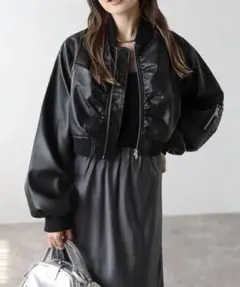 【定価12100円/完売色】ボンジュールサガン フェイクレザーショート丈MA-1のサムネイル