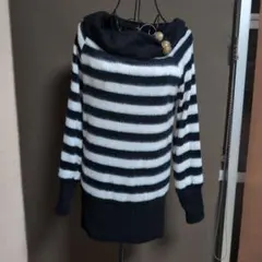 オフショルダー黒白ストライプニット