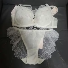 ナルエー ホワイト花柄レースブラジャーショーツセット