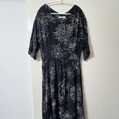 アルファベッツアルファベット 線画花柄ロングワンピース モノトーン 黒