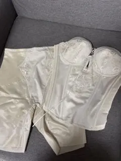 SQRE ブライダルインナーセット LL D75 ビスチェ　ガードル