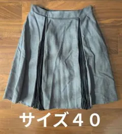 インディヴィのプリーツ付きスカート