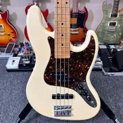 ジャズベースタイプ ホワイトマッチングヘッド - メルカリ