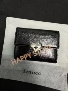 在庫処分セール 即日匿名 fennec 黒 三つ折り財布 ハート金具付き