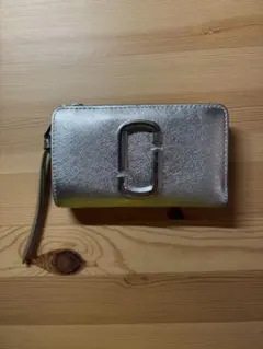 MARC JACOBS 二つ折り財布 シルバー グリッター - メルカリ