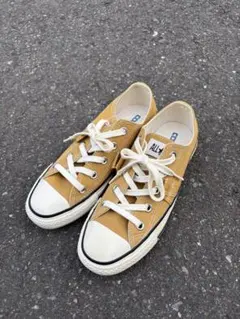 キャメル色キャンバスローカットスニーカー