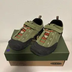 KEEN オリーブグリーン スニーカー