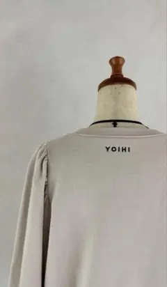 【新品未使用】YOIHI ヨイヒ ロゴ刺繍パフスリーブスウェット 即納 YOIHI ロゴ刺繍パフスリーブスウェット ブラックの通販 by ちー