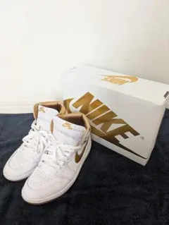 【新品未使用】NIKE エアジョーダン 1 ホワイト/ゴールド NIKE Women's AIR JORDAN 1 LOW SE 
