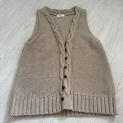 niko and ケーブル編みニットベスト
