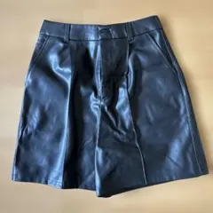 GU 合成皮革 ブラック ショートパンツ S