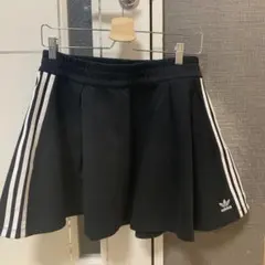 adidasフレアスカート