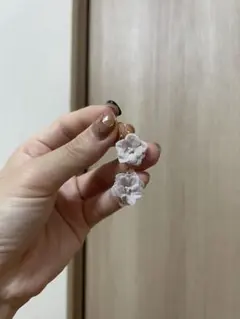 花モチーフ フックピアス 薄いピンク