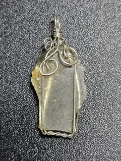 ✨️希少✨️リビアングラス　ペンダントトップ　ネックレス