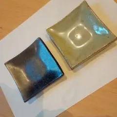 黒と緑の四角い小皿セット