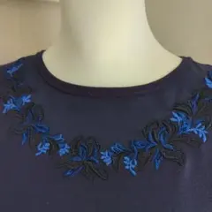 新品ネイビー 刺繍 クルーネックセーター 長袖のサムネイル
