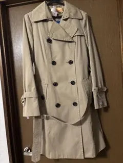 ベージュ トレンチコート