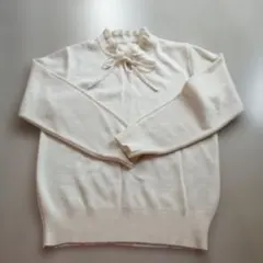 フリルネック ホワイトニット 長袖　М