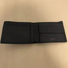TUMI ブラック 二つ折り財布　形崩れ