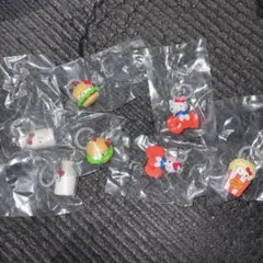 ハローキティ　アメリカンデザイン　めじるしアクセサリー　ガチャガチャ