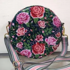 ハンドメイド♡　ラミネートのラウンドポシェット