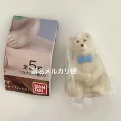 ガチャ　ポーラーベアバンク 蝶ネクタイのベア　ミニチュアチャーム