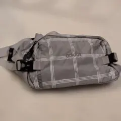 adidas　アディダス　ウエストバッグ　グレー