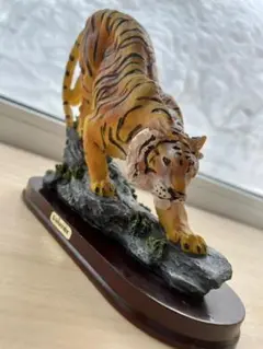 【新品】ベンガルタイガー　虎　寅　動物置物 彫刻 縁起物