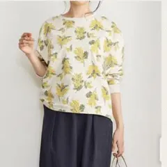 【中古品】リブインコンフォート　着るだけでパッと華やぐミモザ柄トレーナー