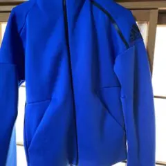 アディダスジップパーカー