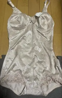 ベージュ サテン風 ボディスーツ 75B TK3025