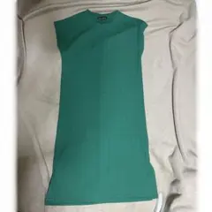膝丈ワンピース　グリーン　半袖　ノースリーブ