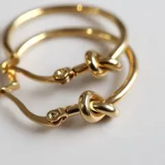 人気ノットデザイン【ゴールド】ステンレス　ノット　フープピアス
