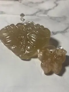 さくらメノウ　チョウ2匹セット　貫通穴あり