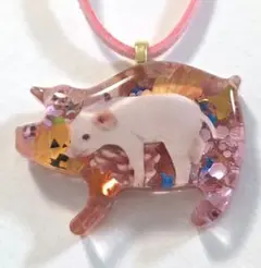 ブタさんピカピカのかわいいレジンネックレス✨　ブタヘアゴム　　ブタキーホルダー