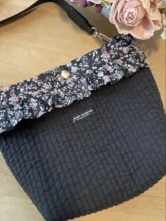 ヌビ＆リバティ　フリル付きショルダーバッグ　ポシェット　Sサイズ（ミニ財布用）