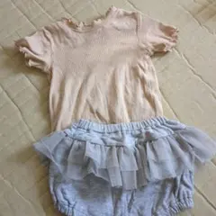 H&M ベージュフリルトップスとグレーショートパンツセット