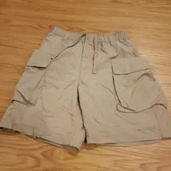 UNIQLO　ナイロン　ベージュ カーゴショートパンツ