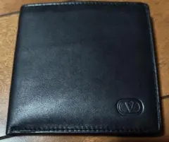 valentino garavani 二つ折り財布 薄型 ロゴ型押し ブラックのサムネイル