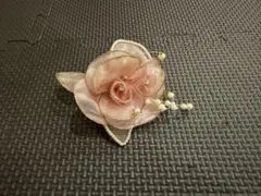 ピンクのバラデザインブローチ　コサージュ　入園式　入学式　卒業式